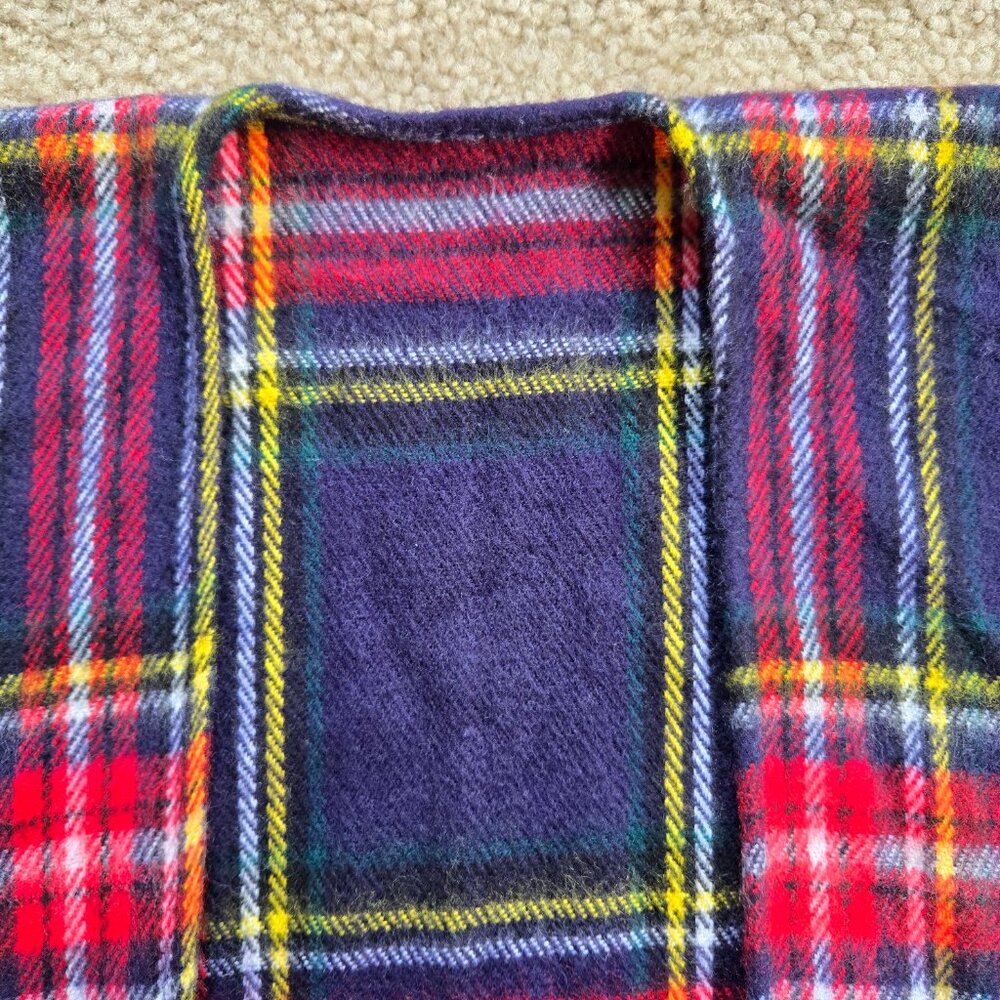 Tartan Plaid Wool WRAP Gorgeous and Soft - Picture 6 of 9